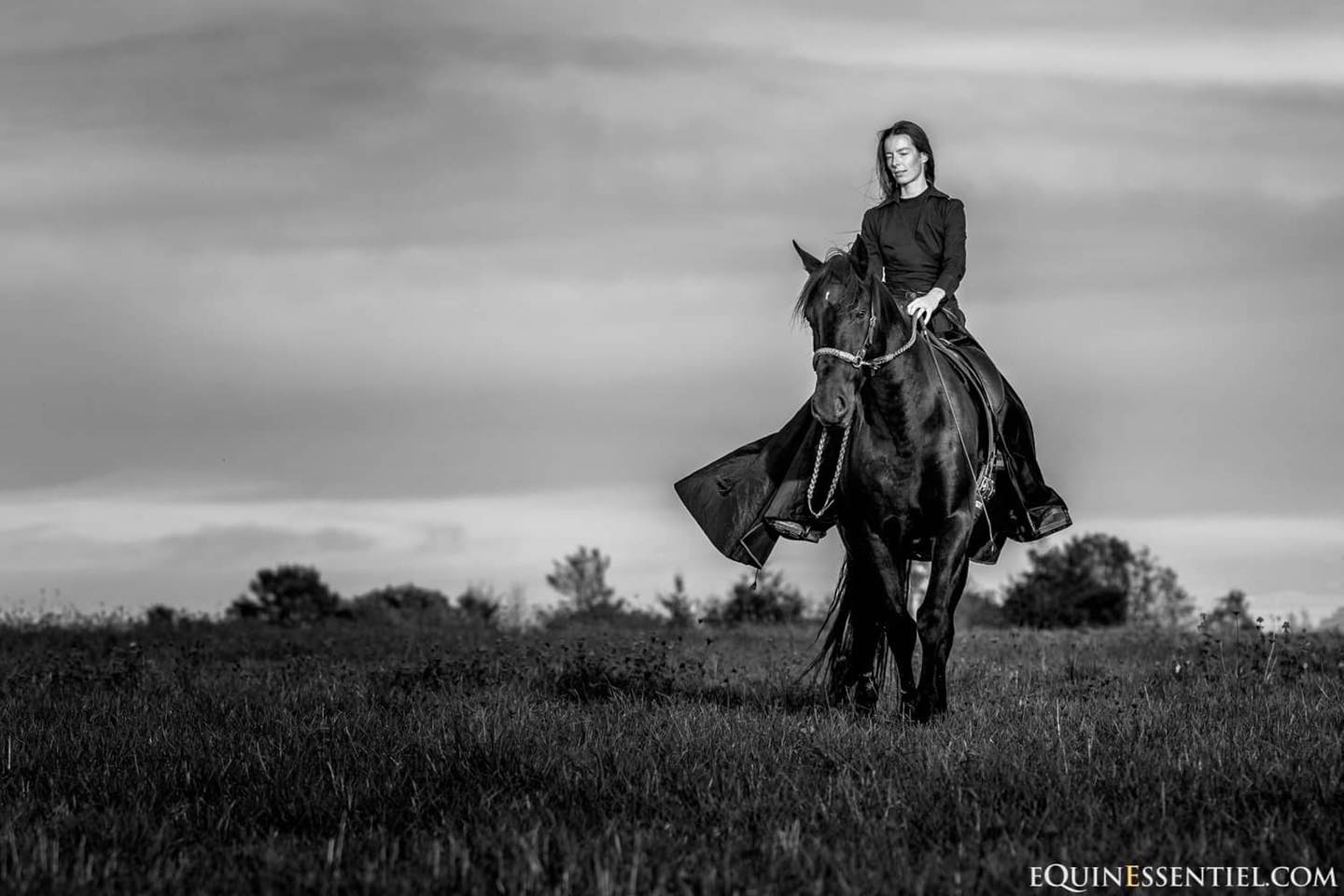 Incurver ton cheval sans tirer sur la rêne intérieure